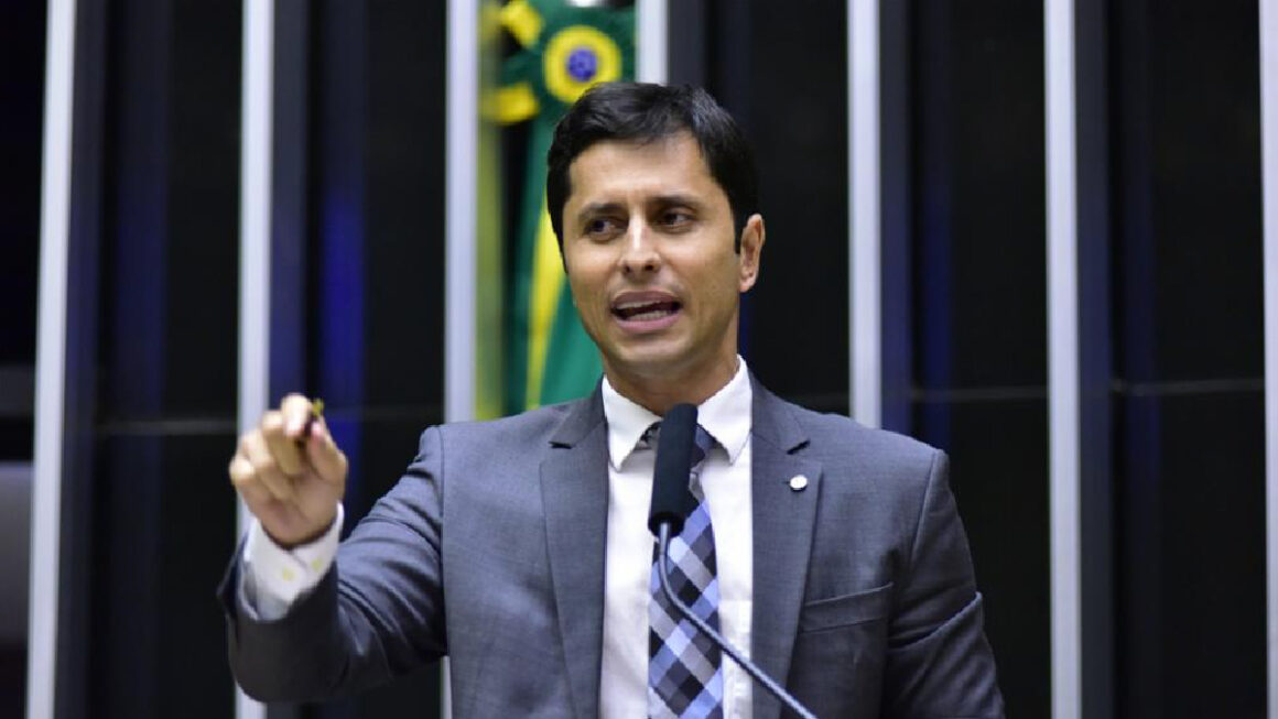 Duarte Jr. relata projeto que isenta impostos sobre equipamentos de acessibilidade