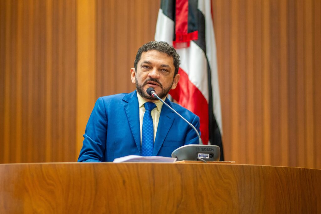 Deputado Cláudio Cunha (PL) é autor da proposta que também estabelece que os veículos serão fiscalizados por órgãos de trânsito e segurança.