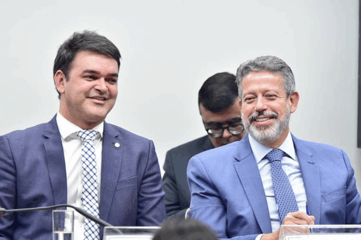 Comissão da Câmara aprova isenção de IR para quem ganha até R$ 5 mil