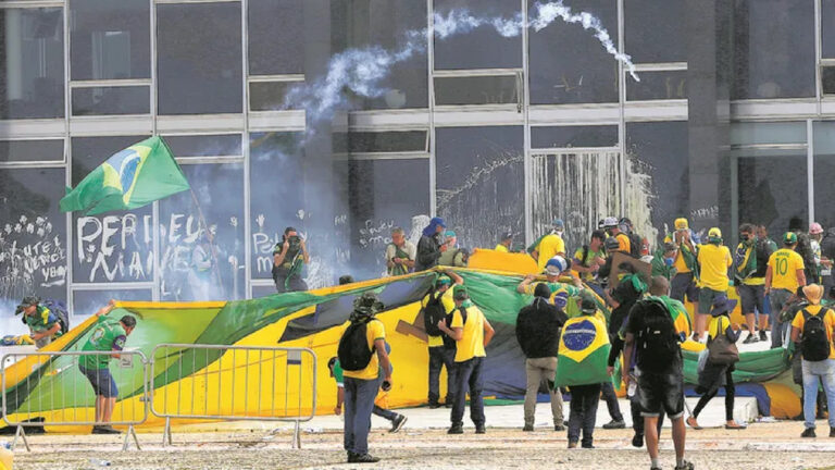 A democracia nunca está garantida