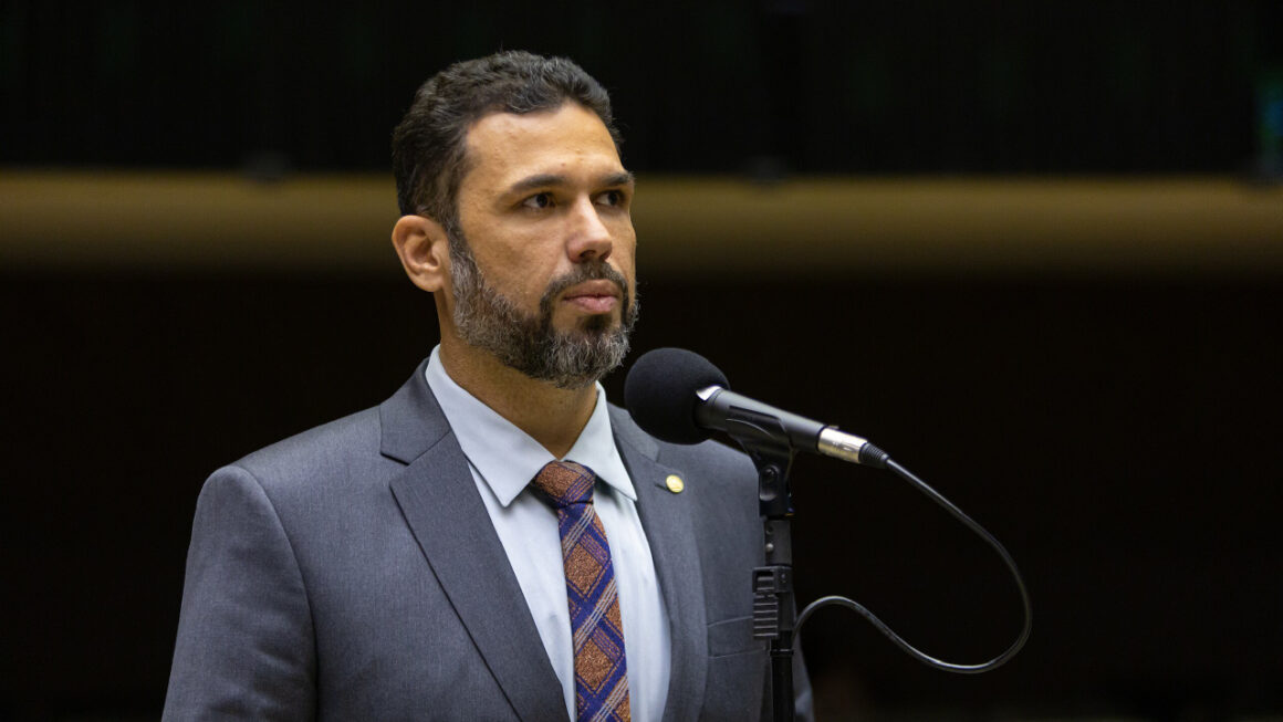 Fábio Macedo propõe lei para unificar políticas públicas voltadas a grupos vulneráveis