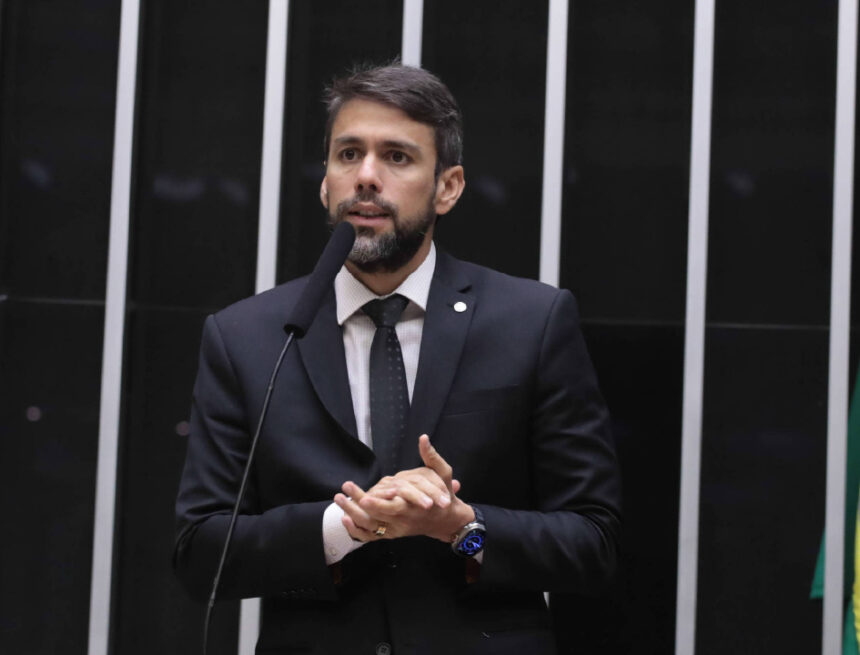 Dino nega a Pedro Lucas acesso a investigação sobre emenda de R$ 1,25 milhão destinada a Arari