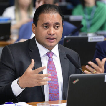 Weverton Rocha diz ter recebido com surpresa busca da PF e aguarda acesso à decisão