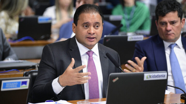 Weverton Rocha diz ter recebido com surpresa busca da PF e aguarda acesso à decisão