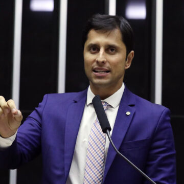 Deputado cobra revisão de decreto que muda política de educação inclusiva