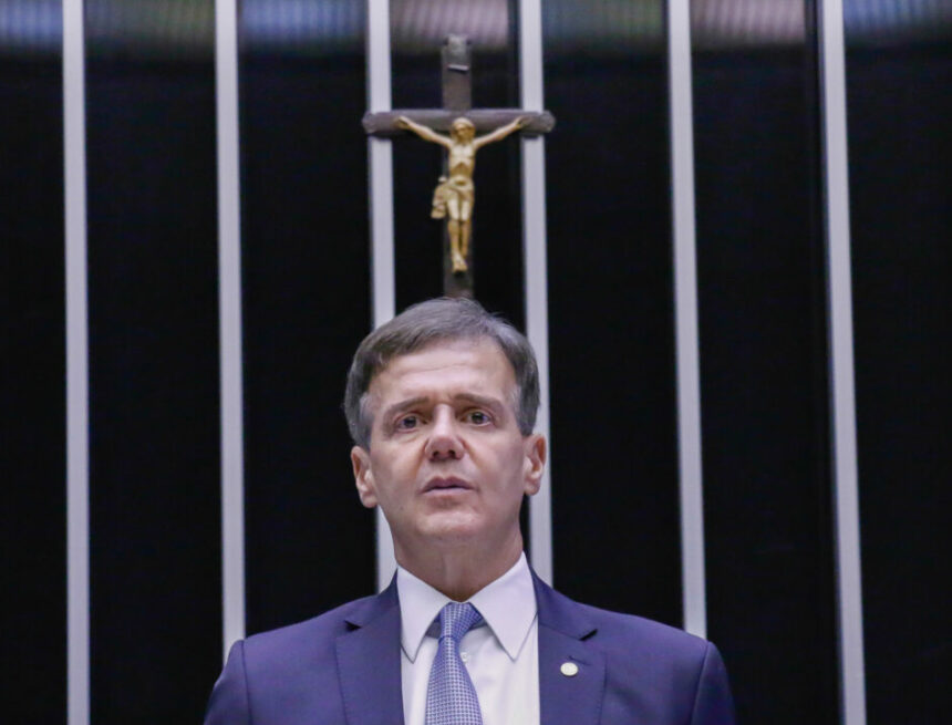 Deputados do Maranhão assinam emenda que empurra fim da escala 6×1 para 2036