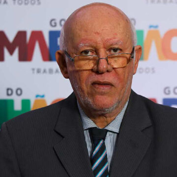 Edson Araújo tenta adiar depoimento à CPMI do INSS alegando problema de saúde; Flávio Dino nega