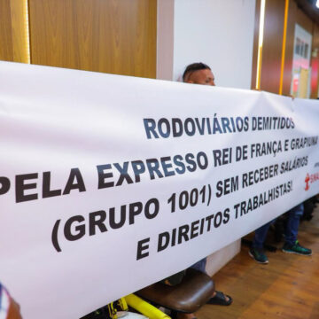 “Tenho 17 anos de empresa e fui demitida sem receber nem o salário do mês trabalhado”, diz ex-funcionária em audiência sobre crise do transporte