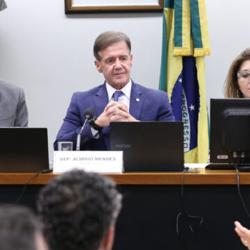 Aluísio Mendes diz que operação no Rio “livrou população de 120 facínoras”