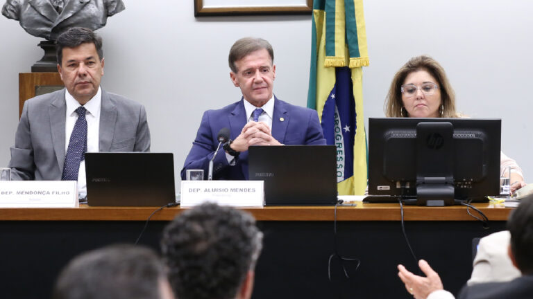 Aluísio Mendes diz que operação no Rio “livrou população de 120 facínoras”