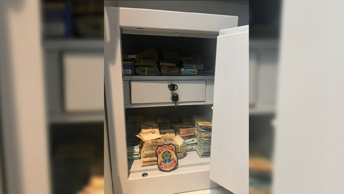 PF apreende grande quantia em dinheiro em cofre na casa do deputado Edson Araújo