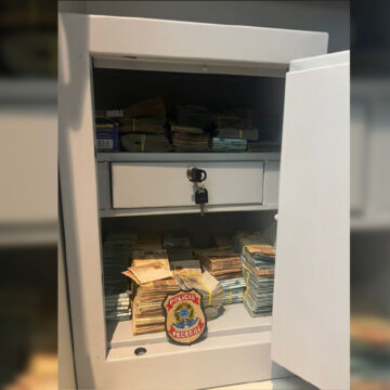 PF apreende grande quantia em dinheiro em cofre na casa do deputado Edson Araújo