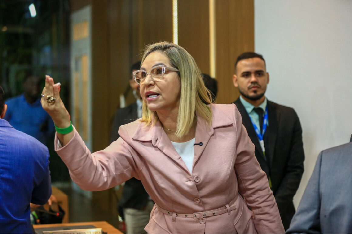 Vereadora afirma, sem apresentar provas, que calouros da UFMA são coagidos a beijar pessoas do mesmo sexo e usar drogas