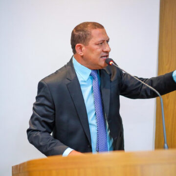 Vereador Marquinhos cobra Braide pelo não pagamento de emendas impositivas; “ele não tá nem aí”