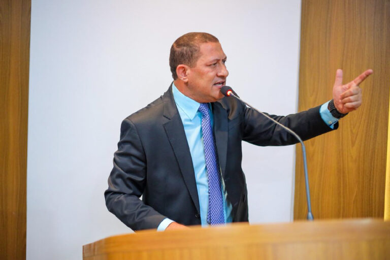 Vereador Marquinhos cobra Braide pelo não pagamento de emendas impositivas; “ele não tá nem aí”