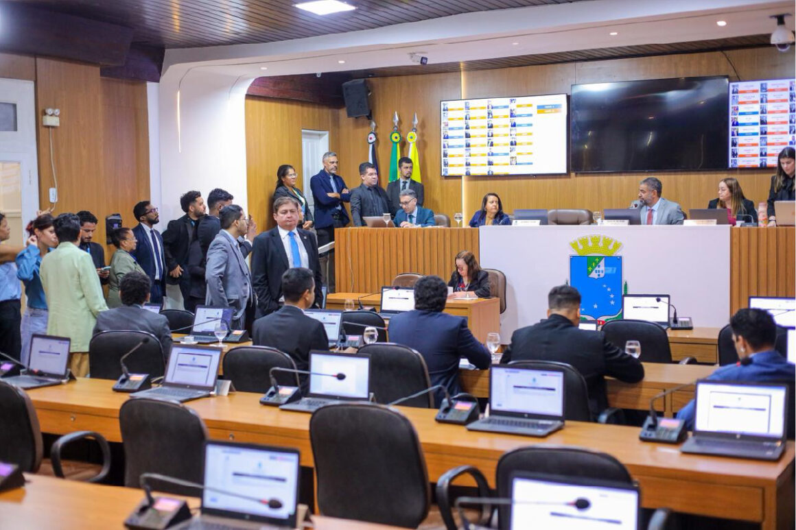 Vereadores esvaziam sessão e forçam adiamento da votação do Orçamento de São Luís