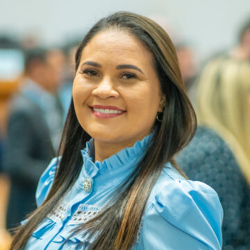 Deputada apresentou mais justificativas de faltas do que projetos em 2025