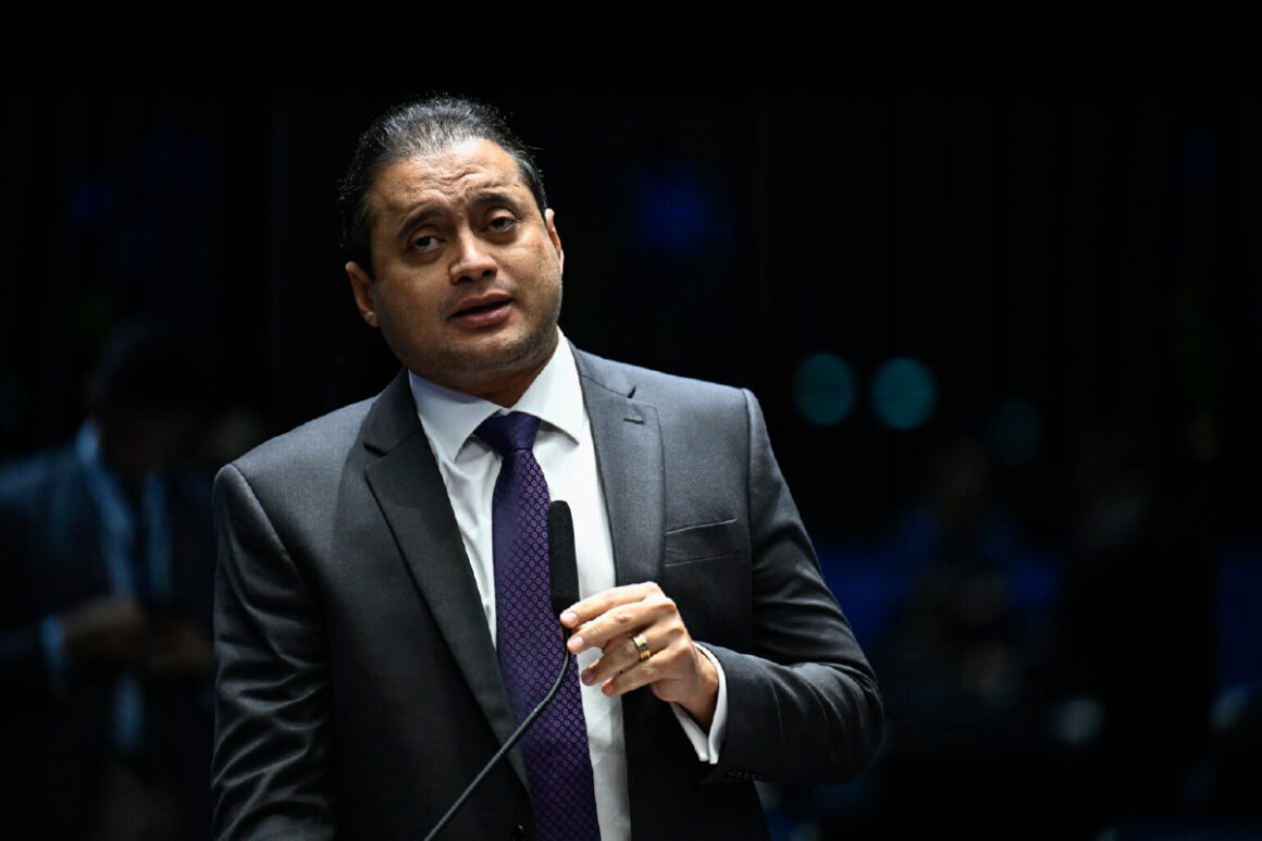 Mensagens indicam que ex-assessor de Weverton recebeu dinheiro vivo do Careca do INSS