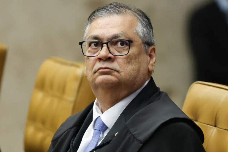 Flávio Dino proíbe saque em dinheiro de emendas parlamentares