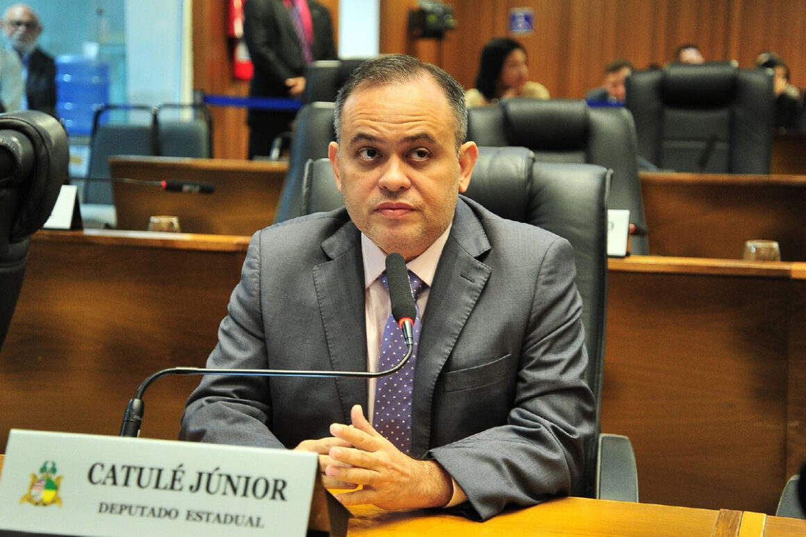Deputado Catulé Jr. critica atuação de “secretários candidatos” no governo Brandão