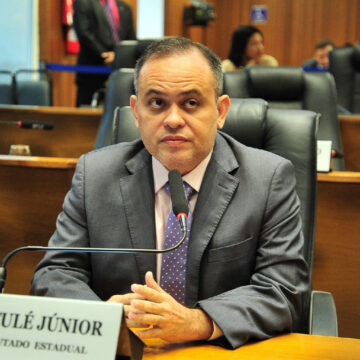 Deputado Catulé Jr. critica atuação de “secretários candidatos” no governo Brandão