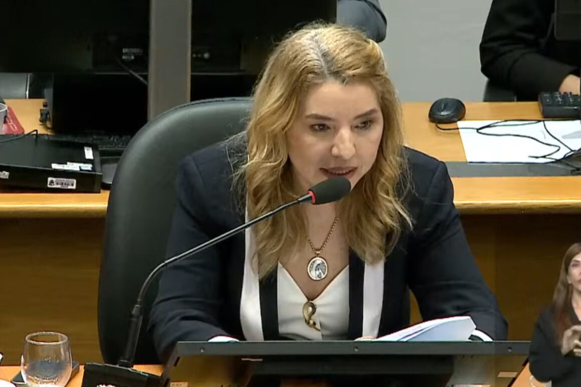 Primeira sessão do ano da Alema é marcada por embate entre deputados