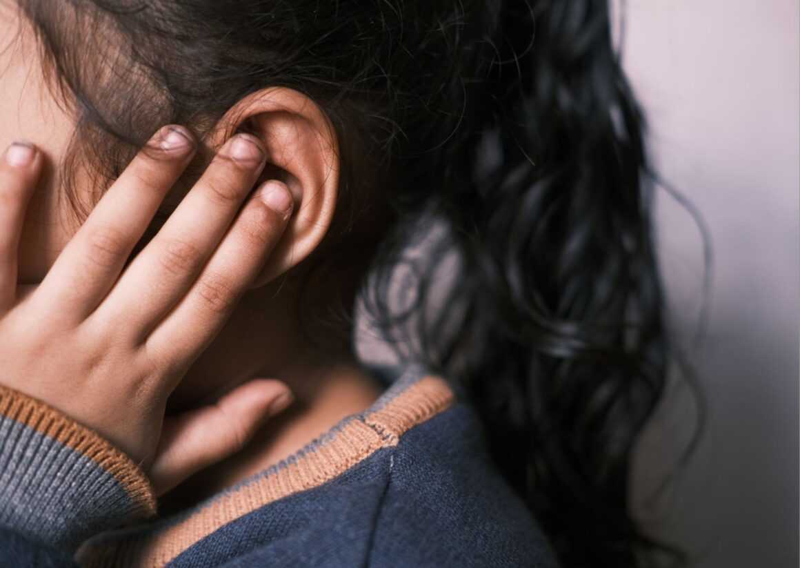Proposta prevê distribuição de protetores auriculares para estudantes com autismo
