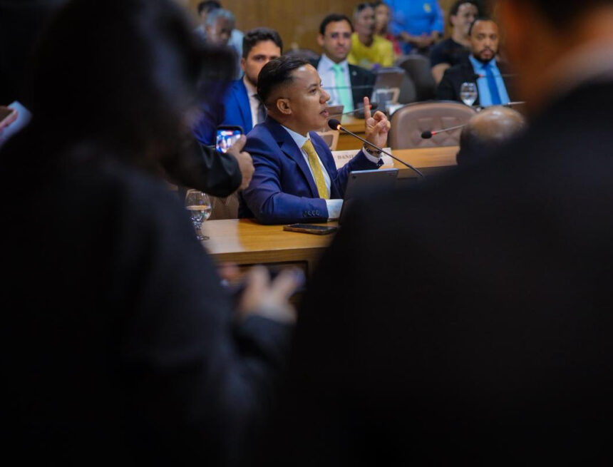 Penha cobra secretárias de Esmênia na Câmara e questiona: “Têm algo a esconder?”