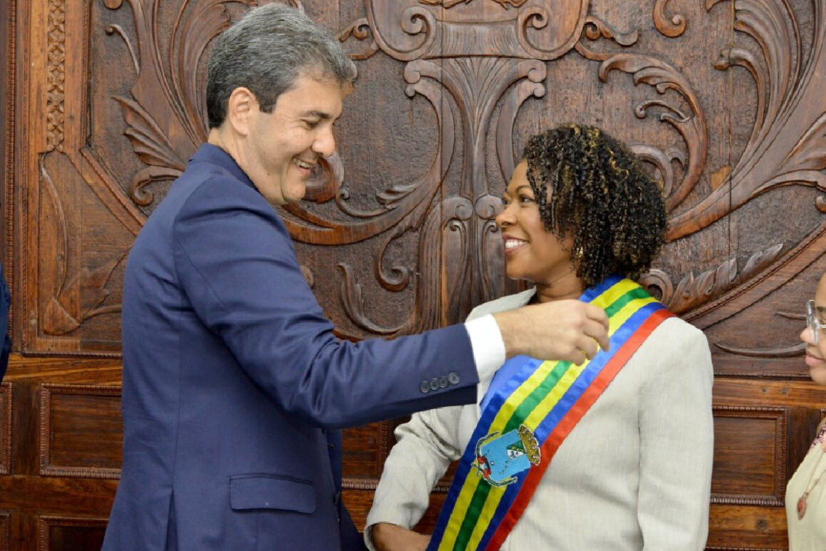 Ao passar a faixa, Braide afirma que Esmênia reúne “qualidades necessárias” para dar continuidade à gestão