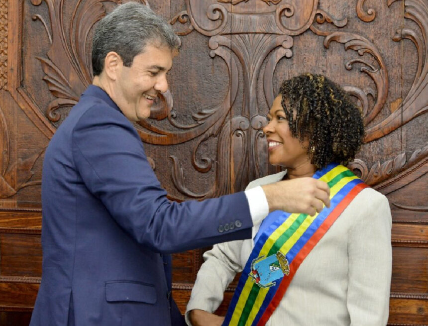 Ao passar a faixa, Braide afirma que Esmênia reúne “qualidades necessárias” para dar continuidade à gestão