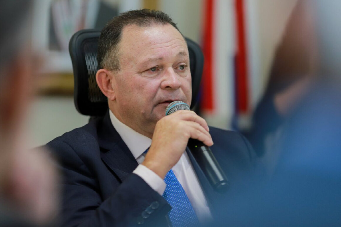 Brandão afasta secretário de Segurança após denúncia de assédio feita por delegada