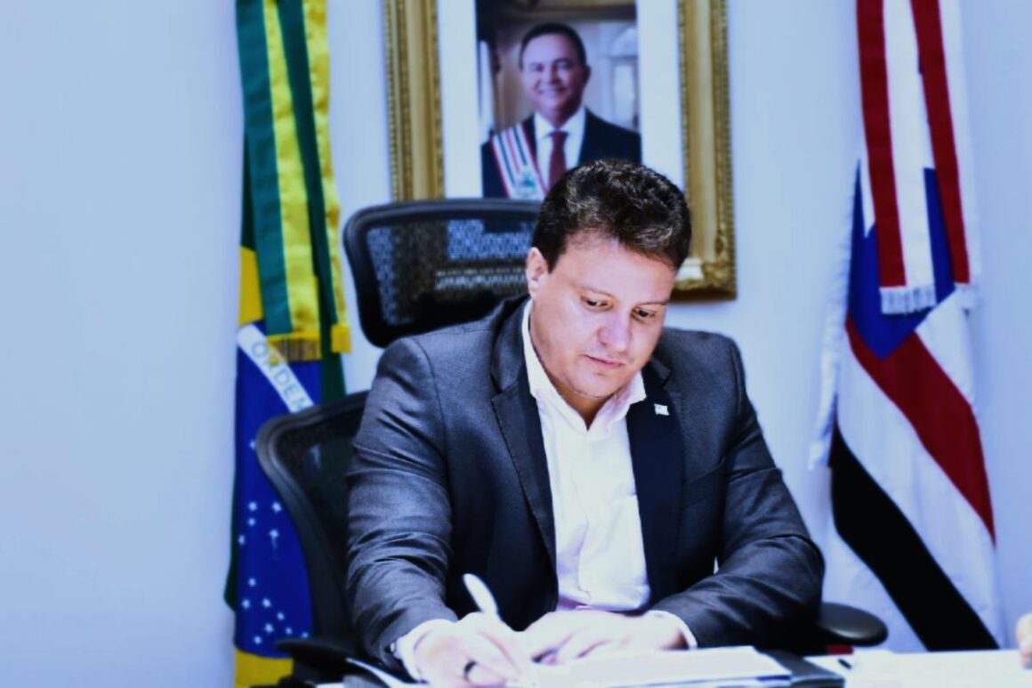MP aponta indícios de lavagem de dinheiro e pede afastamento de Felipe Camarão MP aponta indícios de lavagem de dinheiro e pede afastamento de Felipe Camarão