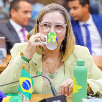 Vereadora bolsonarista usa lema “antibolsonaro” para criticar Erika Hilton na Comissão da Mulher