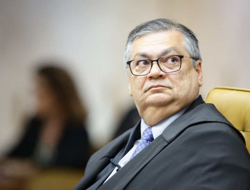 PF faz busca contra blogueiro maranhense por reportagens sobre carro funcional usado por Flávio Dino