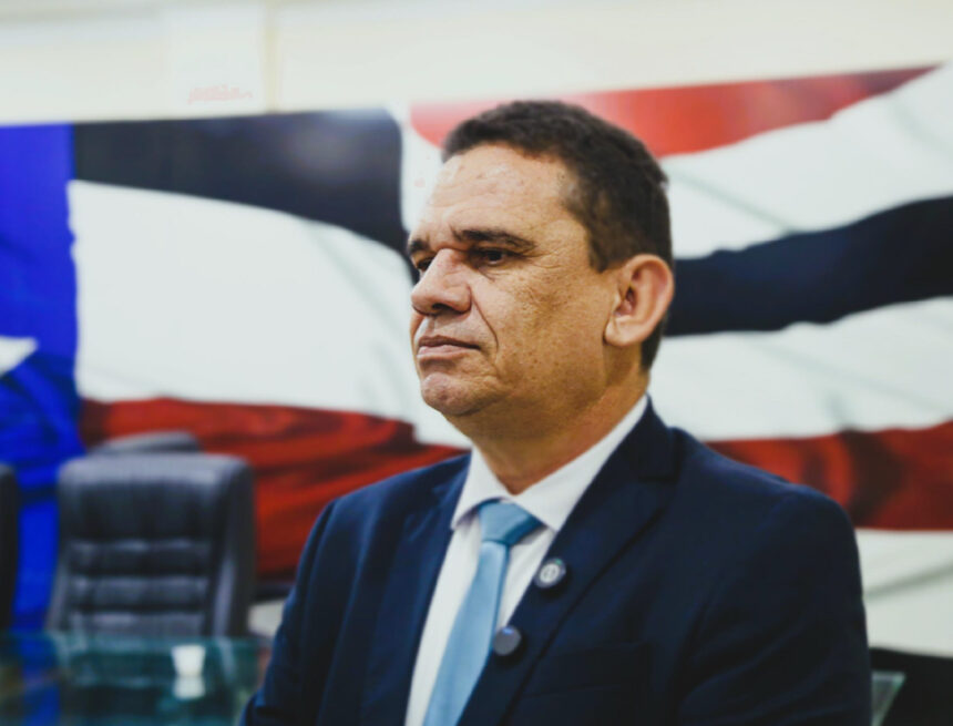 Secretário nega assédio e diz que comentários dirigidos à delegada foram “palavras cordiais”