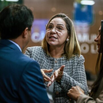 Checamos: declarações de vereadora sobre vacinas contra a covid-19 são enganosas