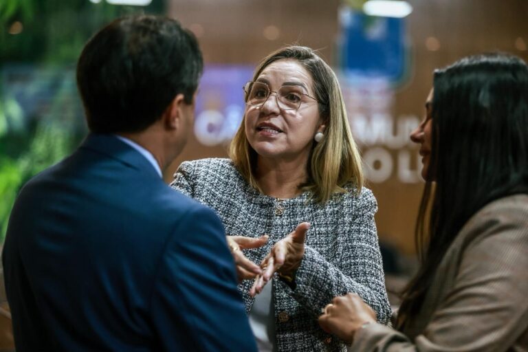 Checamos: declarações de vereadora sobre vacinas contra a covid-19 são enganosas