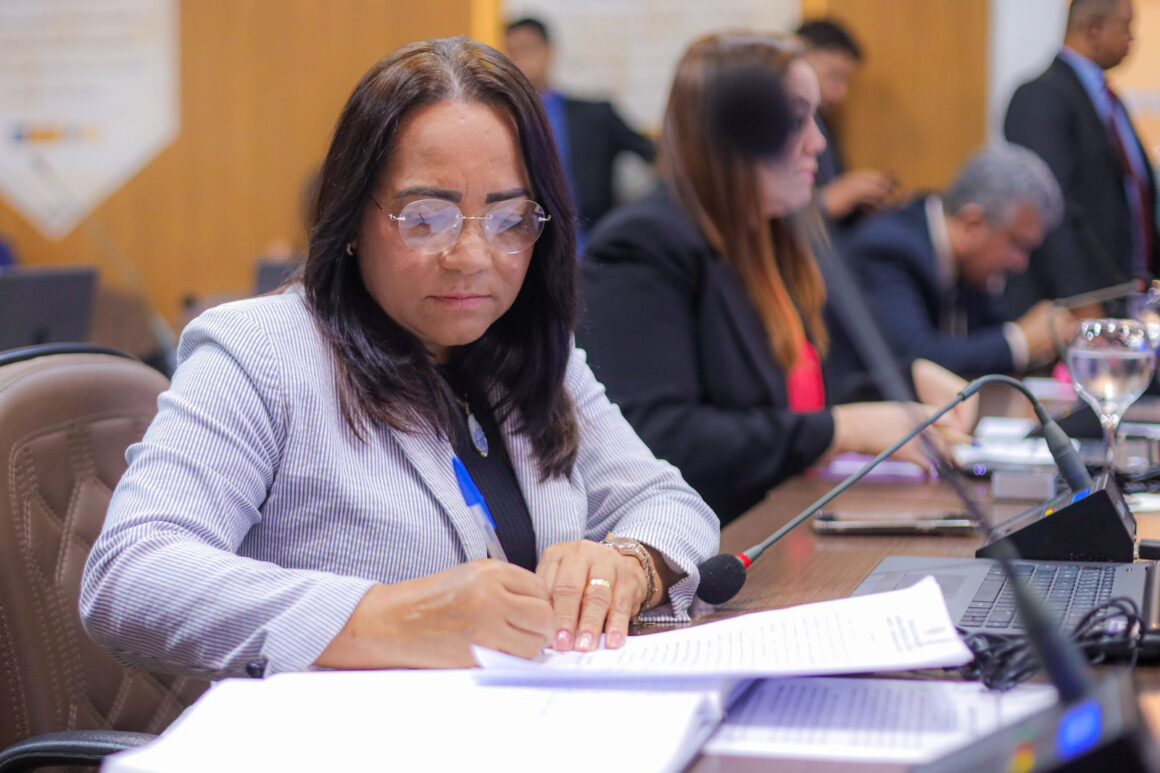 Câmara analisa proposta para estimular empreendedorismo jovem nas escolas Câmara analisa proposta para estimular empreendedorismo jovem nas escolas
