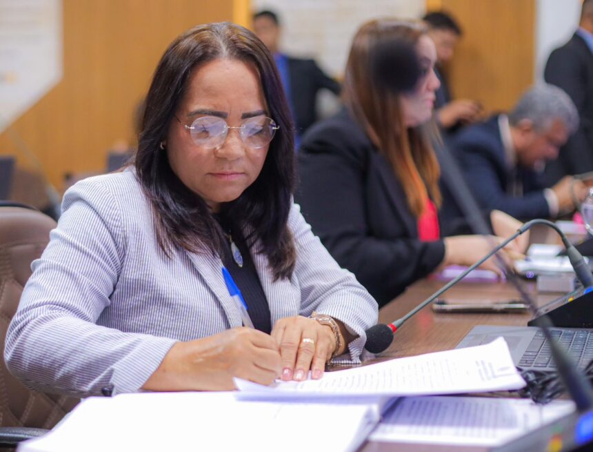 Câmara analisa proposta para estimular empreendedorismo jovem nas escolas Câmara analisa proposta para estimular empreendedorismo jovem nas escolas