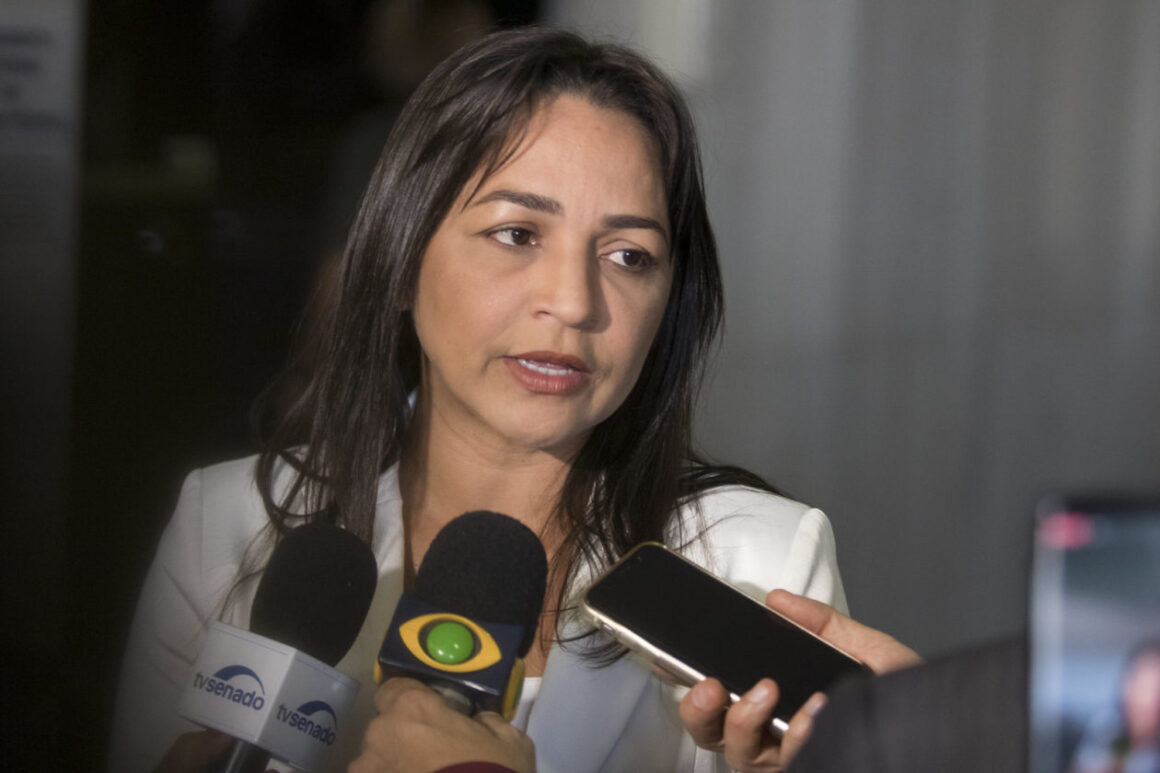 Eliziane diz que Bolsonaro não fez nada pelas igrejas