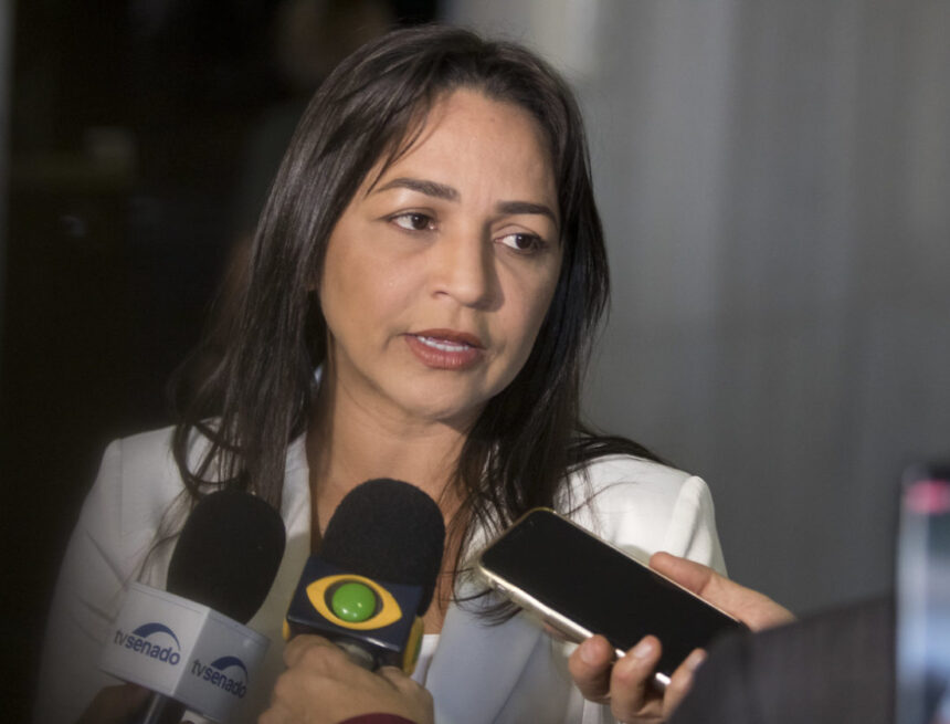 Eliziane diz que Bolsonaro não fez nada pelas igrejas