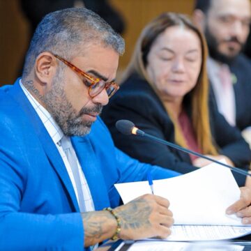 Câmara promulga lei que proíbe uso de banheiros femininos por mulheres trans em São Luís