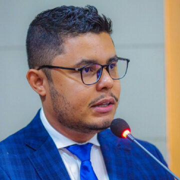 Polícia pede medidas protetivas e busca contra deputado após denúncia de agressão e estupro