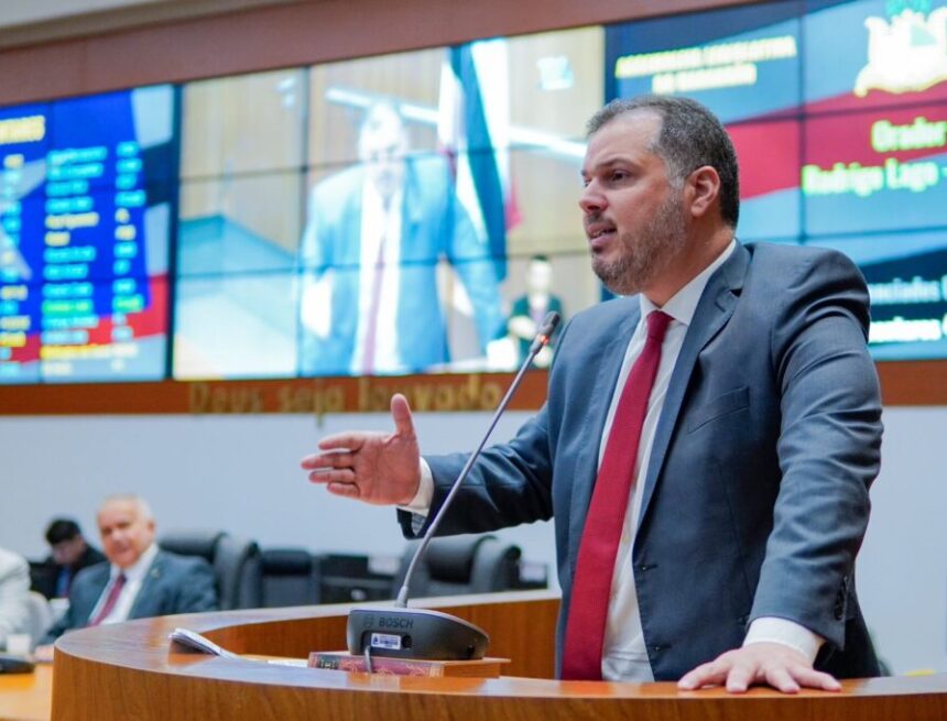 Rodrigo Lago e Dr. Yglésio trocam acusações em sessão da Assembleia: “Tu és um canalha” Rodrigo Lago e Dr. Yglésio trocam acusações em sessão da Assembleia: “Tu és um canalha”