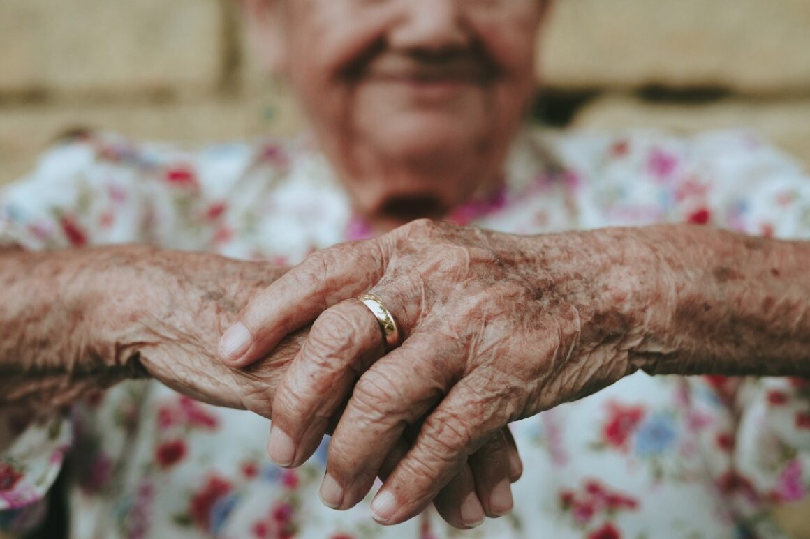 Vereador propõe programa para enfrentar violações de direitos de idosos em São Luís