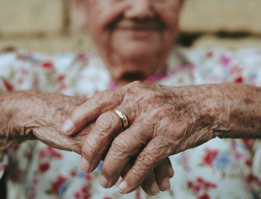 Vereador propõe programa para enfrentar violações de direitos de idosos em São Luís Vereador propõe programa para enfrentar violações de direitos de idosos em São Luís