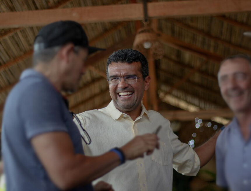 Lahésio desiste do governo e anuncia pré-candidatura ao Senado Lahésio desiste do governo e anuncia pré-candidatura ao Senado