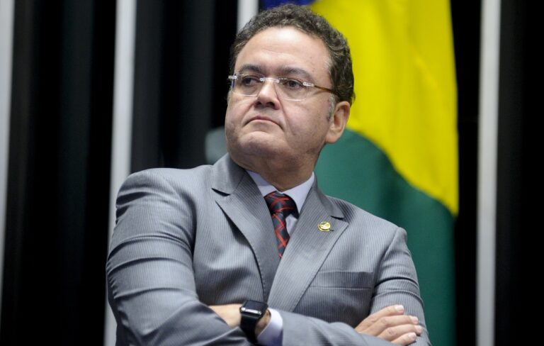 Roberto Rocha diz que não foi consultado sobre decisão de Lahésio e afirma que “nada está descartado”