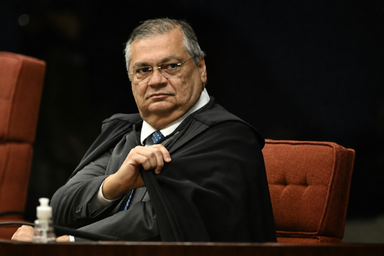 Dino dá dez dias para governo e Congresso proporem responsabilidade por emendas