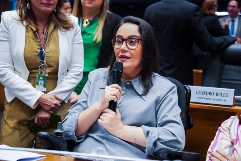 PL obriga serviços de saúde a ter maca ginecológica acessível no Maranhão